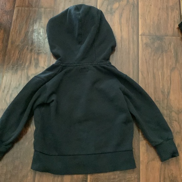 4T D/C black zip up hoodie w/ front pockets. gently used condition - Picture 5 of 5